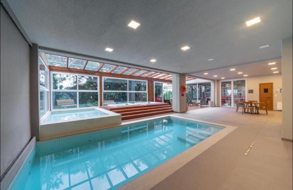 Hotel Laghetto Stilo Borges Gramado Extérieur photo Swimming pool