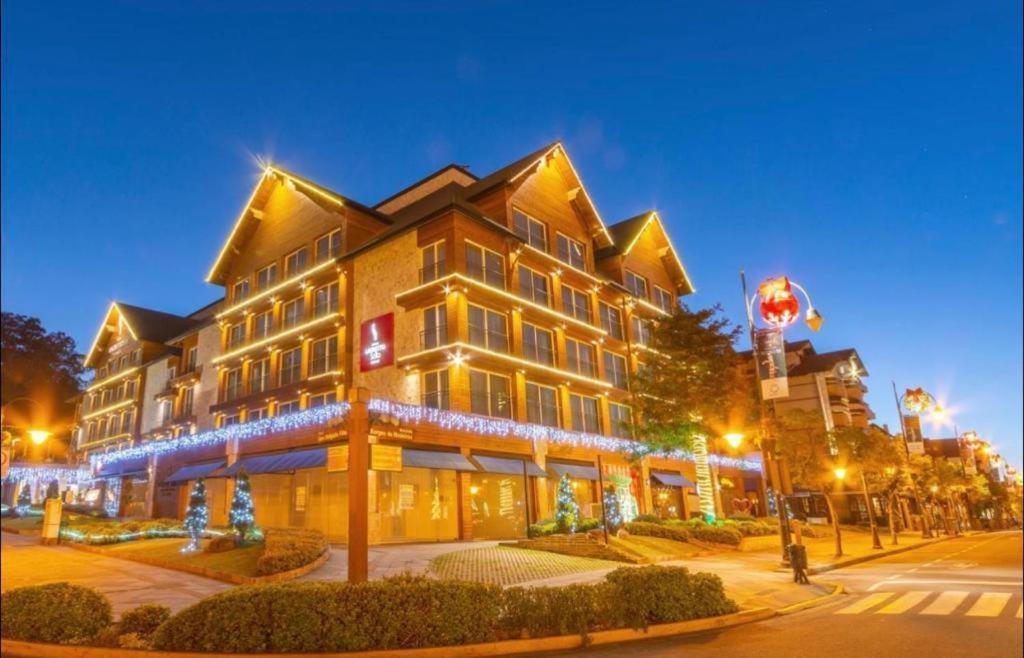 Hotel Laghetto Stilo Borges Gramado Extérieur photo The Village at Sun Peaks